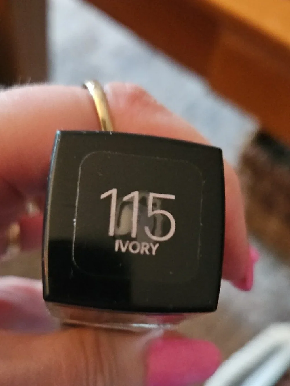 Maybelline Dewy + Smooth Fit Me Foundation - Beige